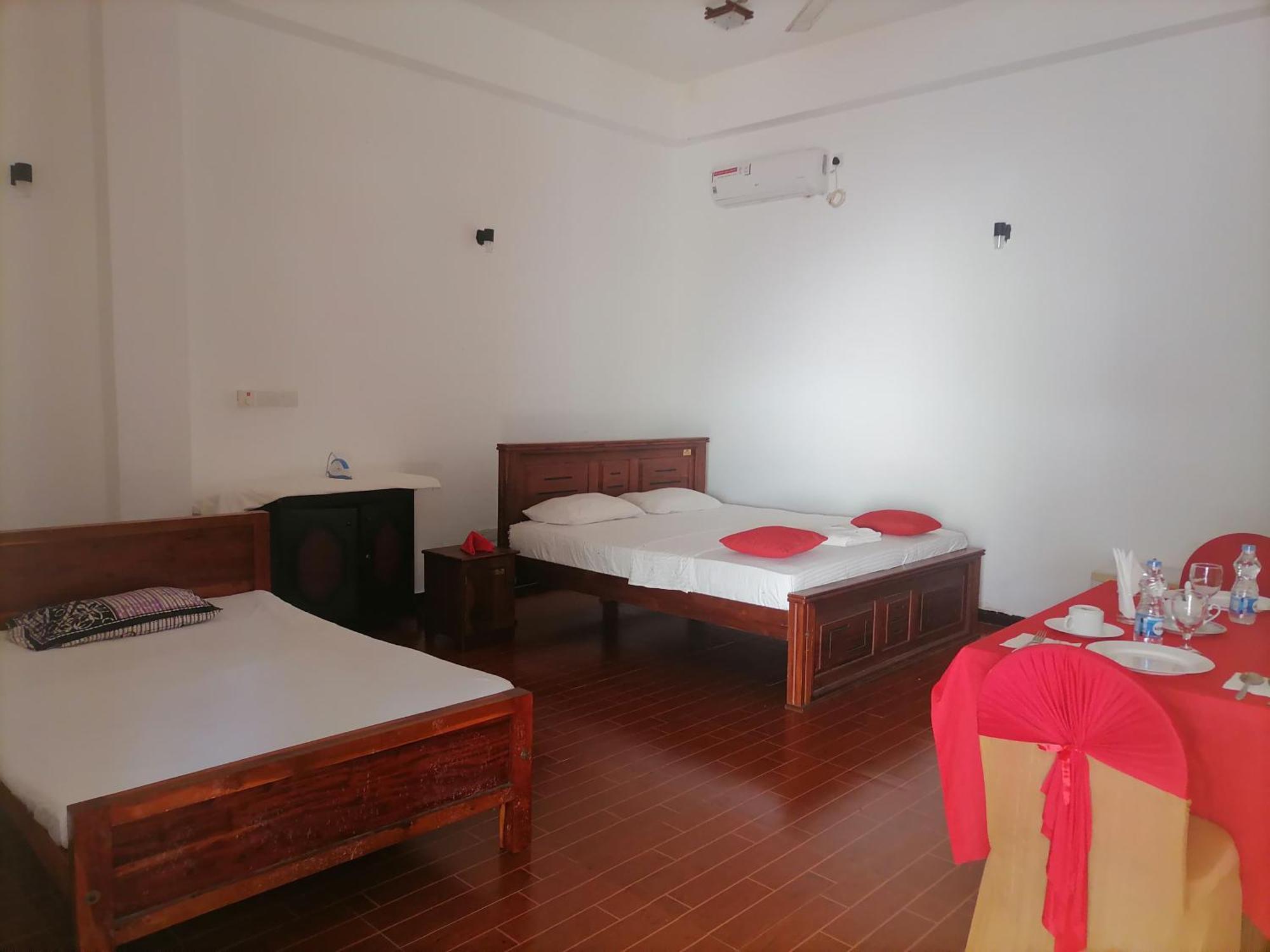Avanya Hotel And Reception Hall Angunakolapelessa المظهر الخارجي الصورة