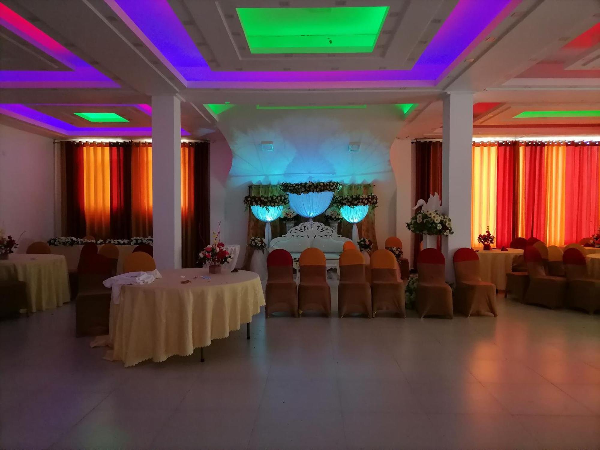 Avanya Hotel And Reception Hall Angunakolapelessa المظهر الخارجي الصورة
