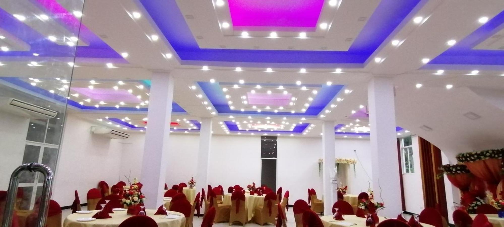 Avanya Hotel And Reception Hall Angunakolapelessa المظهر الخارجي الصورة