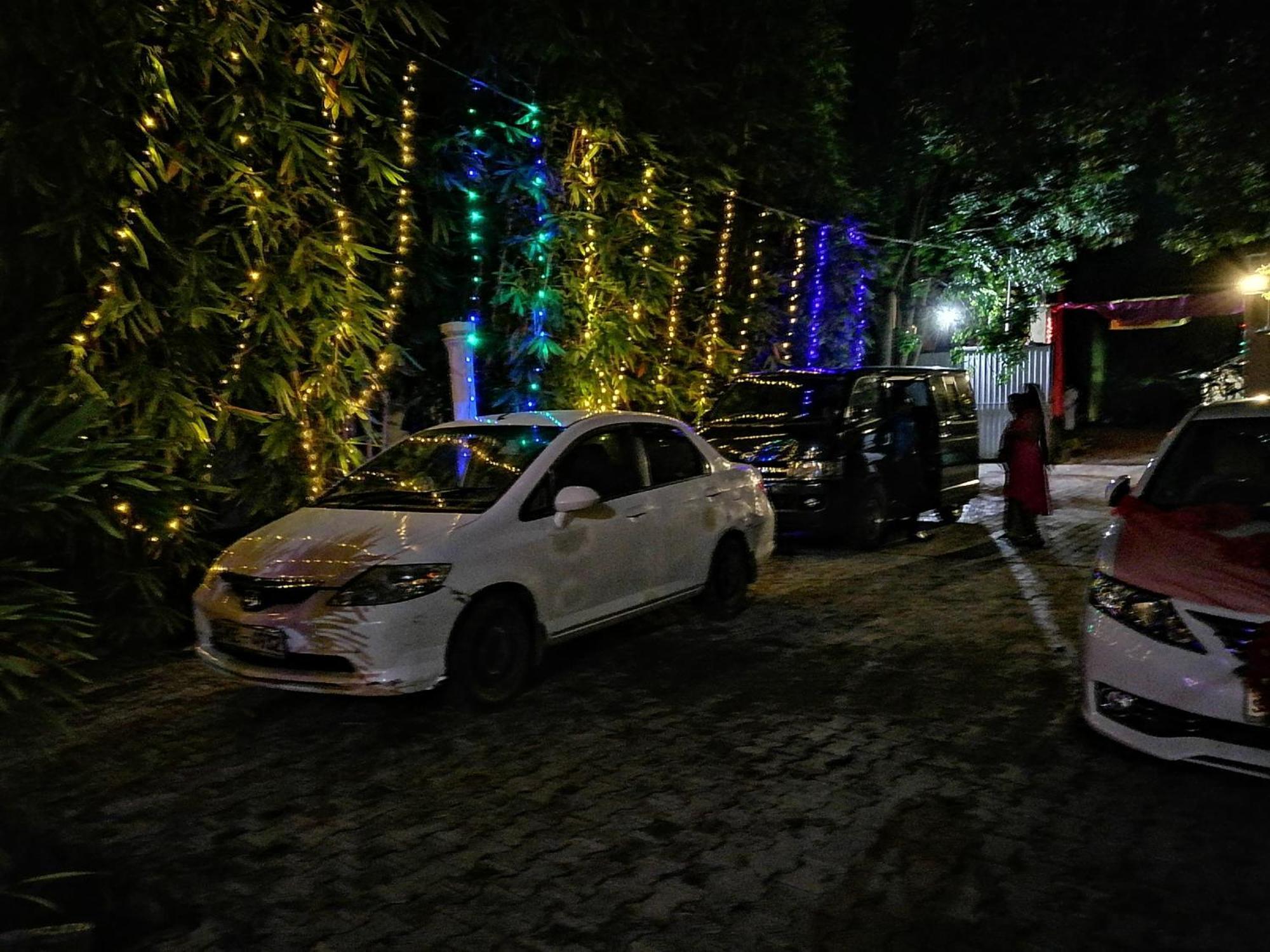 Avanya Hotel And Reception Hall Angunakolapelessa المظهر الخارجي الصورة