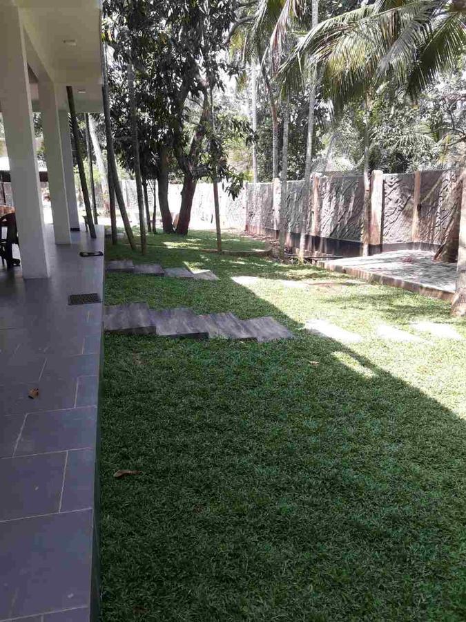 Avanya Hotel And Reception Hall Angunakolapelessa المظهر الخارجي الصورة