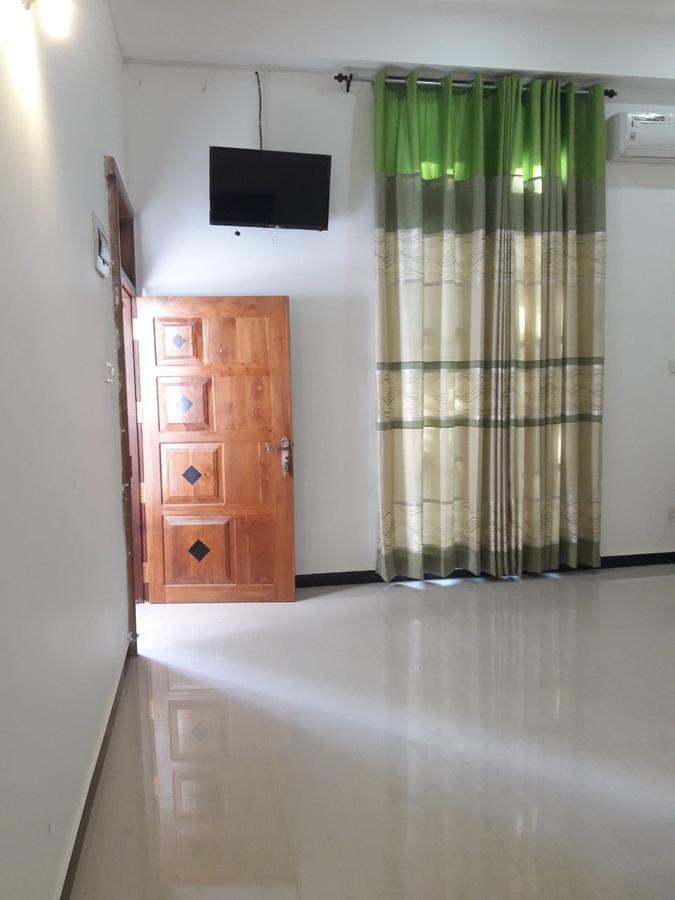 Avanya Hotel And Reception Hall Angunakolapelessa المظهر الخارجي الصورة