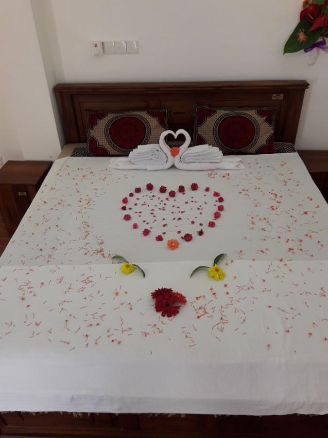 Avanya Hotel And Reception Hall Angunakolapelessa المظهر الخارجي الصورة