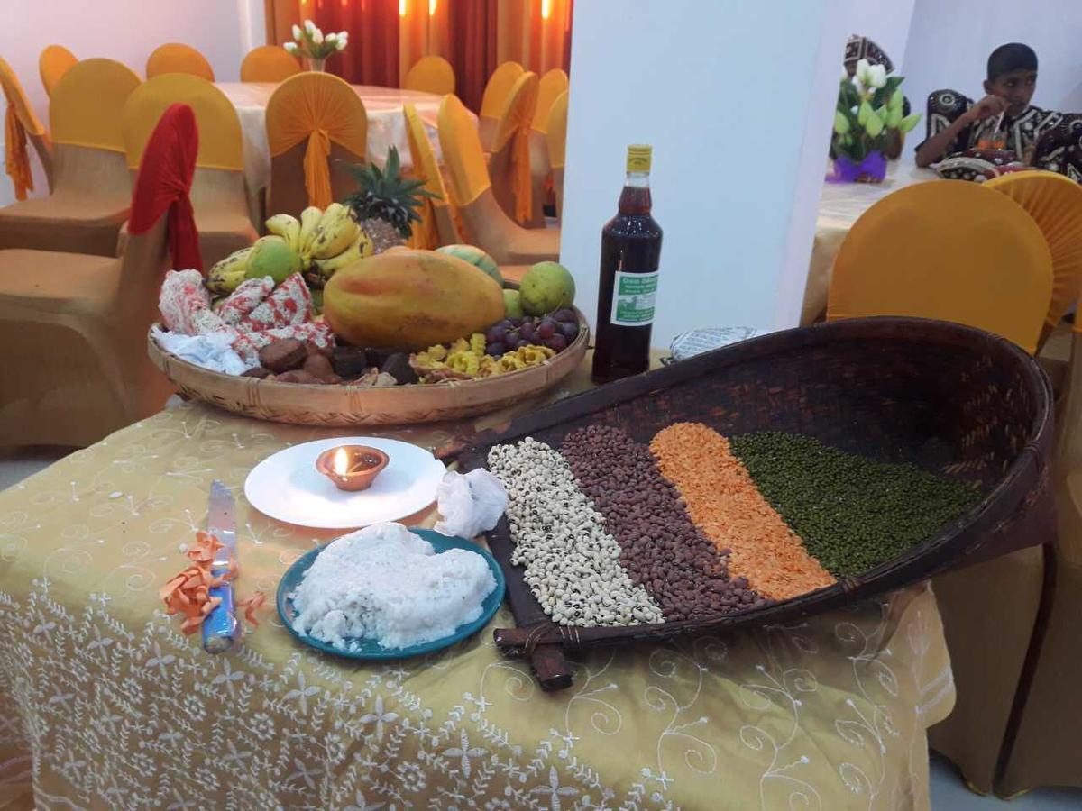 Avanya Hotel And Reception Hall Angunakolapelessa المظهر الخارجي الصورة
